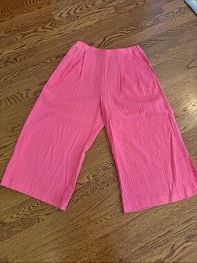 Wide-Leg Cropped Pants in Pink — Comfortable Summer Staple
